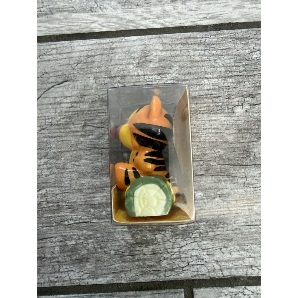 Disney Tigger Chopstick Holder Hong Kong Disneyland Souvenir Boxed NEW - Picture 2 of 4